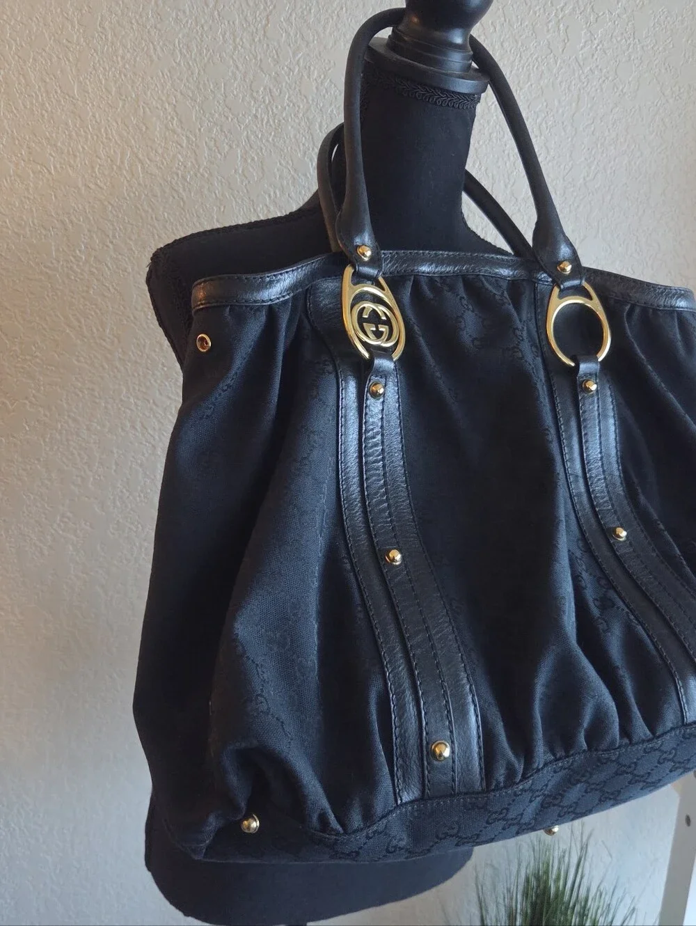 AUTHENTIC Gucci Interlocking G Pleated Tote Black GG Canvas 223954